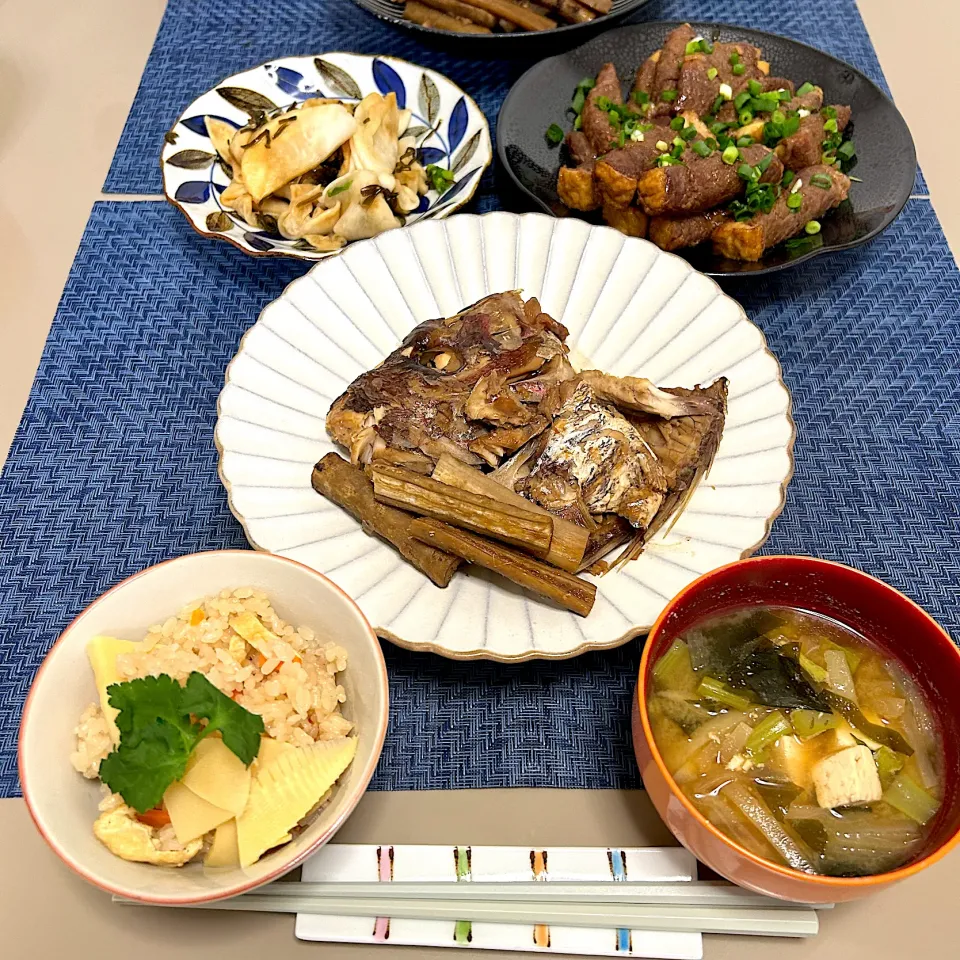 鯛カブト煮、筍ご飯、生揚げと筍の肉巻き、蕪浅漬け、お味噌汁|kekekeさん