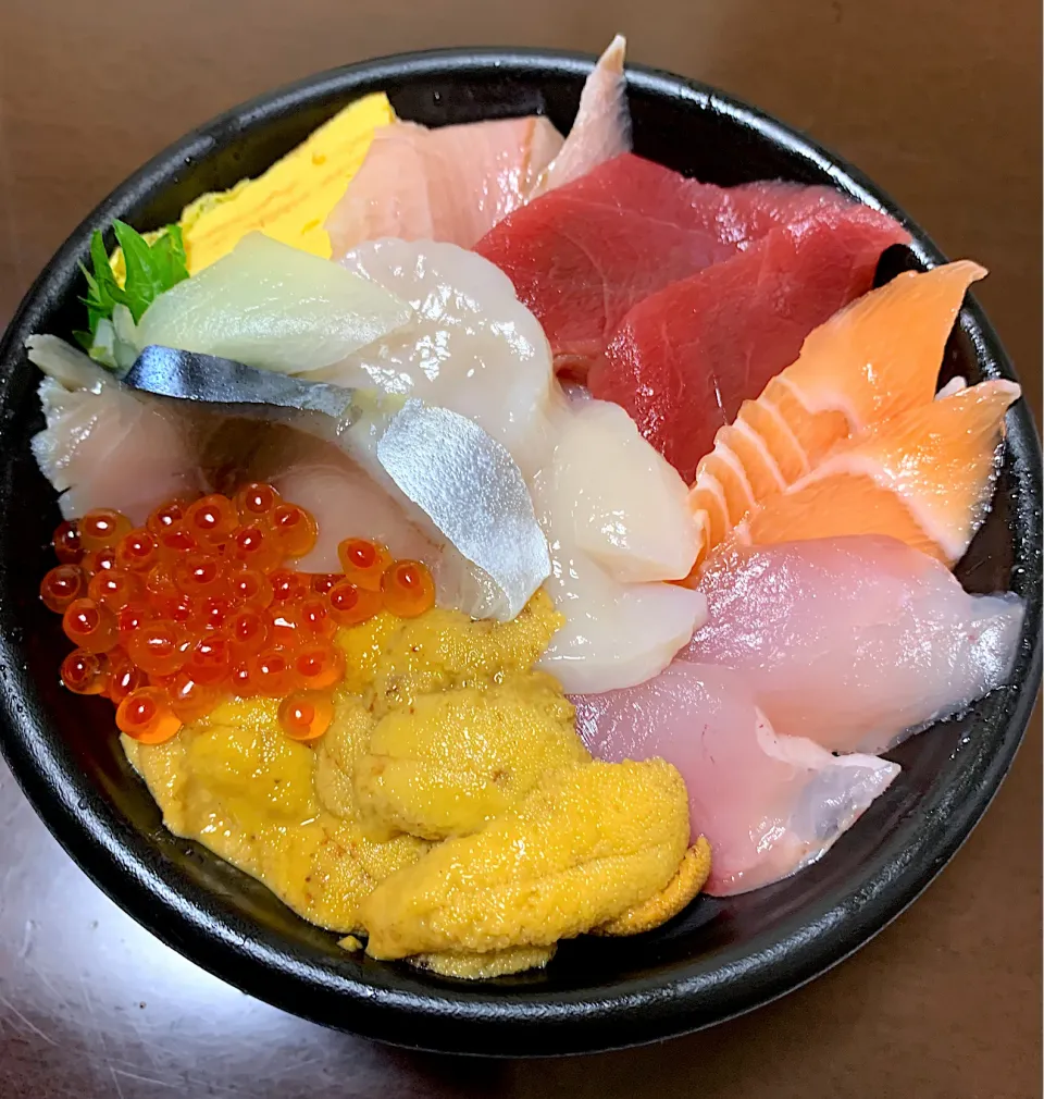 Snapdishの料理写真:海鮮丼🎶|がおりんさん