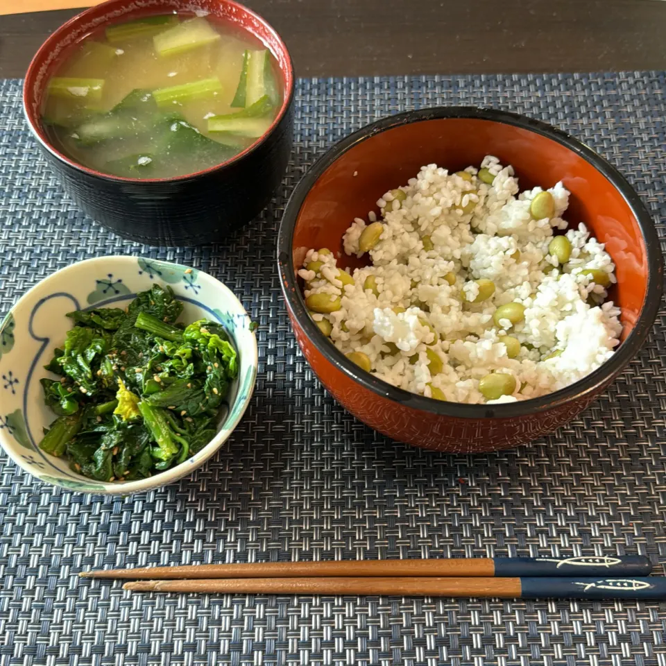 豆ご飯・ほうれん草の胡麻和え・小松菜と豆腐の味噌汁|a-parkさん