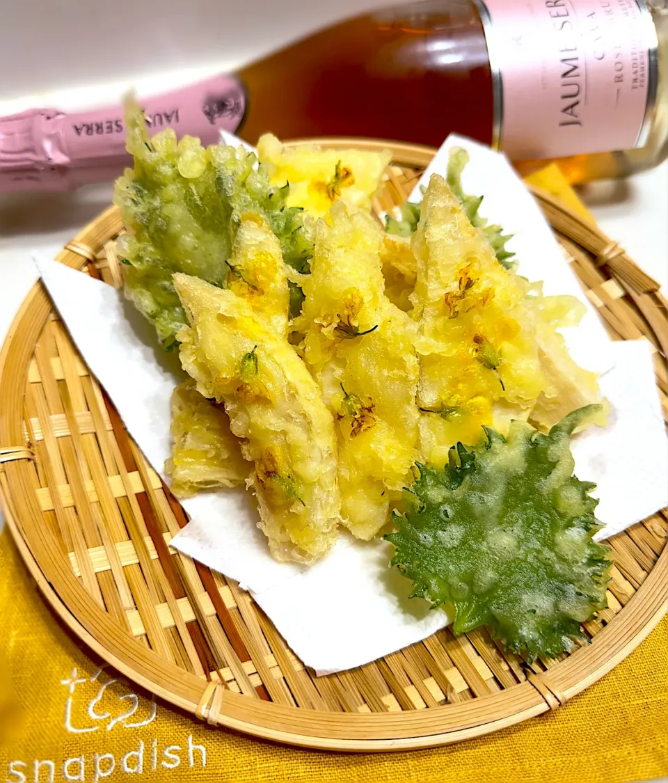 Snapdishの料理写真:ひろりんさんの料理 筍の菜の花天ぷら🌼|ひろりんさん