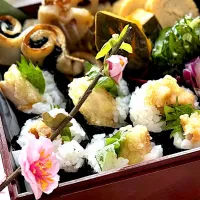 Snapdishの料理写真:明太鶏天むすびのお花見弁当|kokonさん