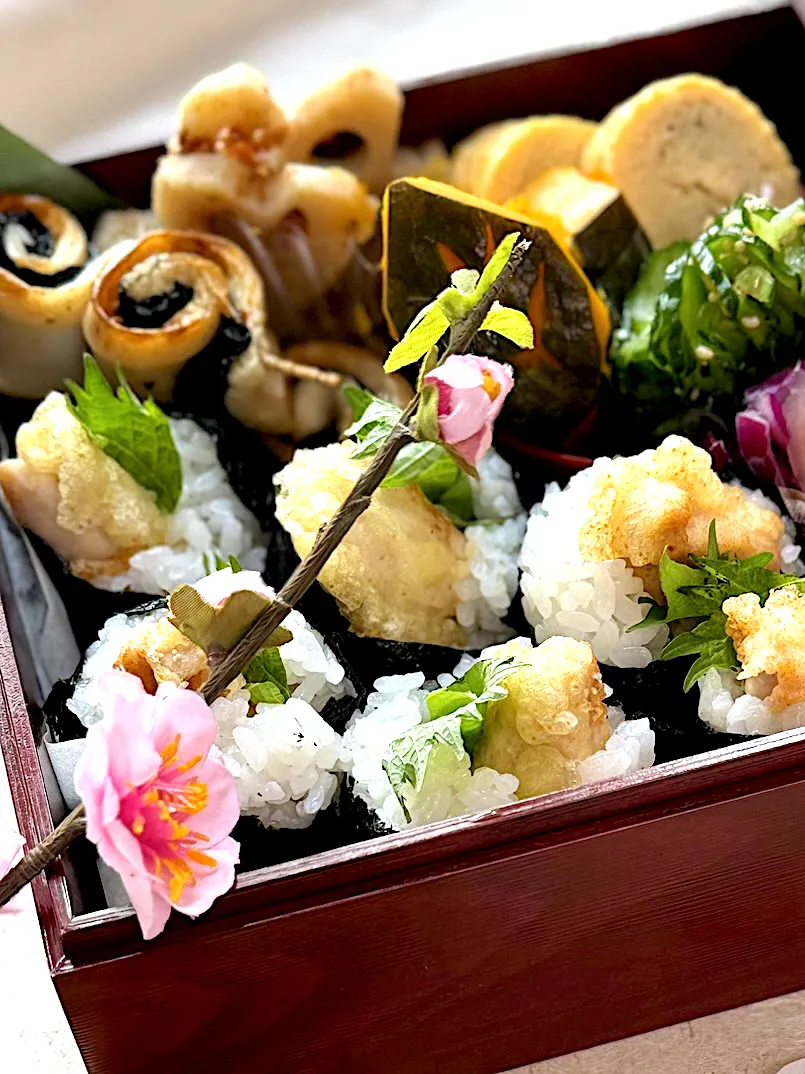 明太鶏天むすびのお花見弁当|kokonさん