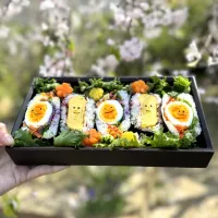 Snapdishの料理写真:ニコニコ卵のおにぎらず弁当|kokonさん