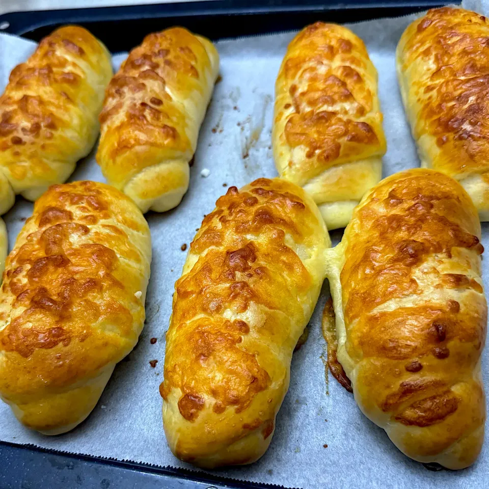 Soft buns with cheesy topping|Jocelyn SETさん