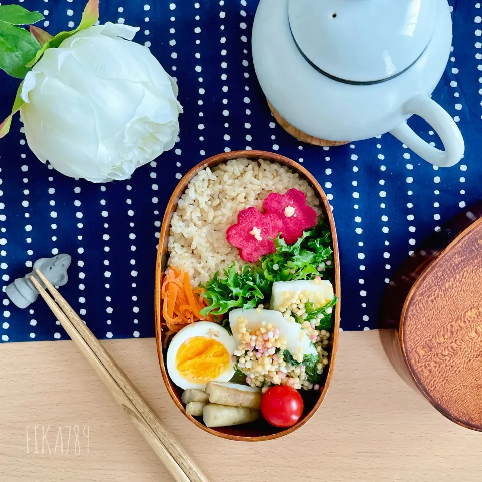 Snapdishの料理写真:ちっちゃいお花とはんぺん弁当|FIKA789さん