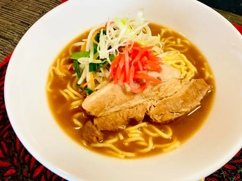 Snapdishの料理写真:豚骨醤油角煮ラーメン🍜|ゆきえもんさん