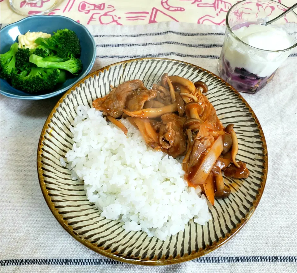 ひとり暮らしの昼ごはん
ポークチャップごはんと気休めブロッコリー|keeijnsさん