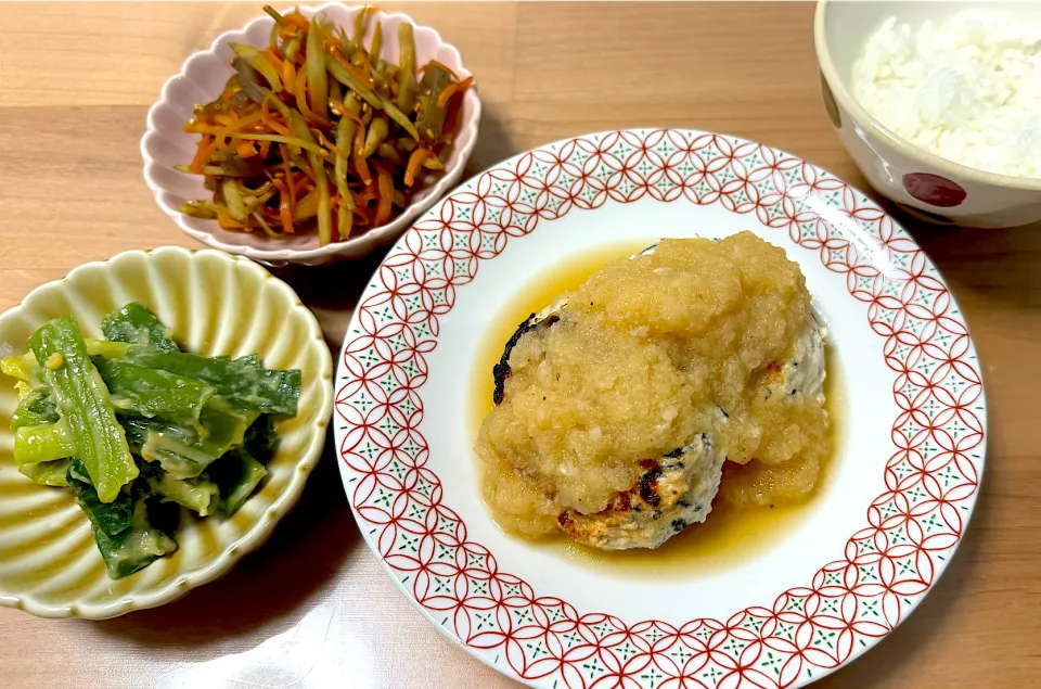 Snapdishの料理写真:豆腐ハンバーグな休日ごはん🌱|mtsu_sh_tmさん