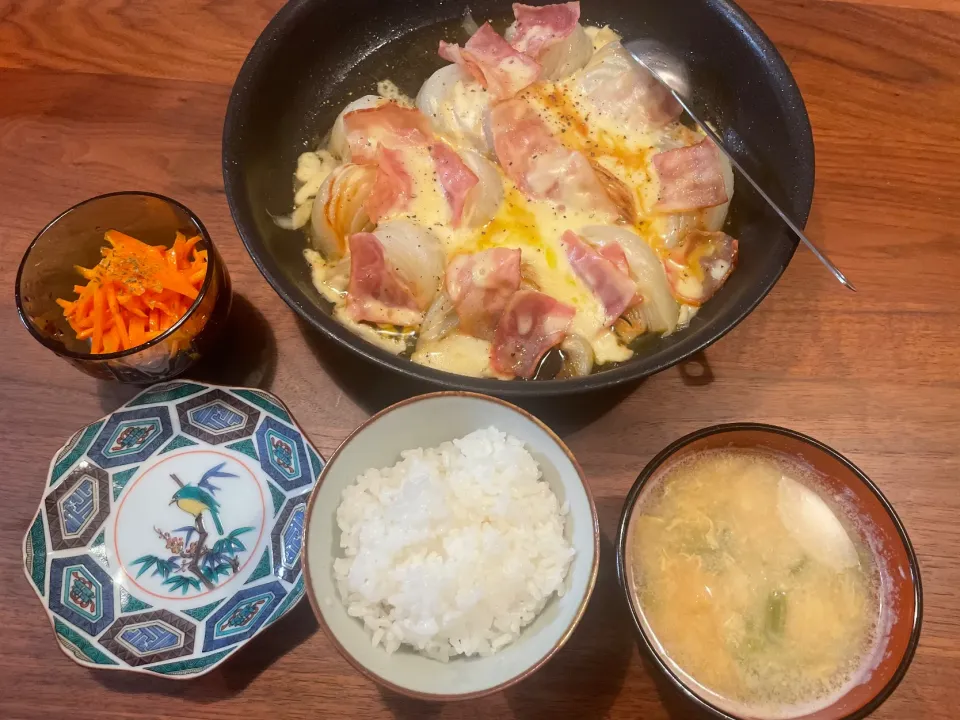 新玉ベーコンチーズ🧅🧀🥓|hyocoさん