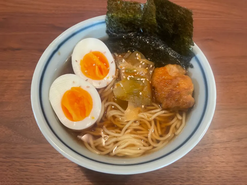 お昼醤油ラーメン🍜 のこり物乗せ|hyocoさん