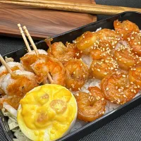 Snapdishの料理写真:【簡単弁当！】海老プリプリ！味しみしみ！一度食べたらやめられない！最高にうまい！海老丼弁当！|テリチョモさん