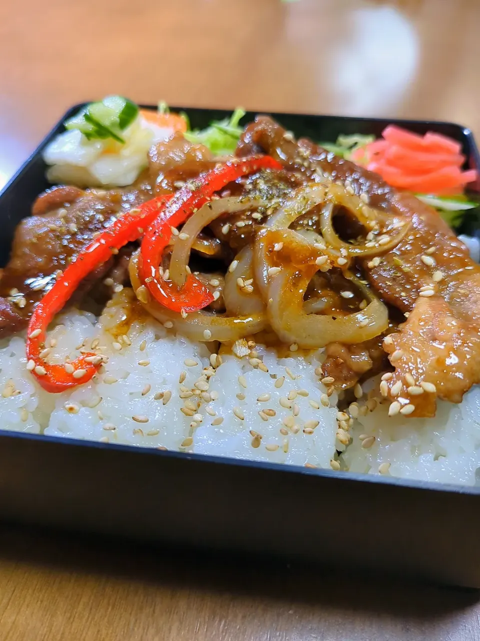 Snapdishの料理写真:彩の国黒豚丼弁当|ichiさん