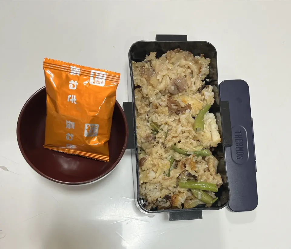 パパ弁☆焼飯☆インスタントみそ汁|Saharaさん