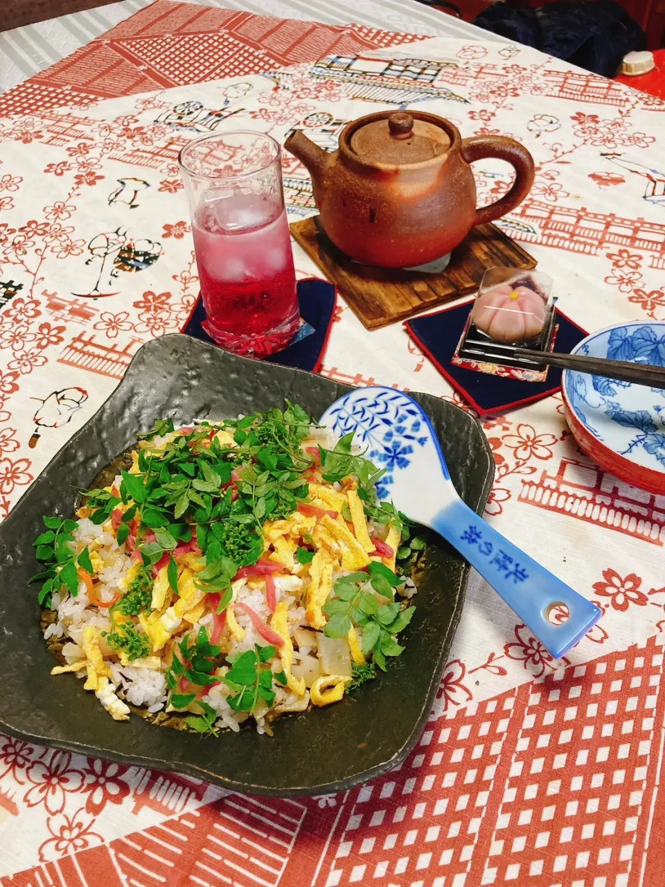 grandmaの晩ごはん☆ 筍の煮物やキンピラとかでばら寿司を…頂きます|kaoriさん