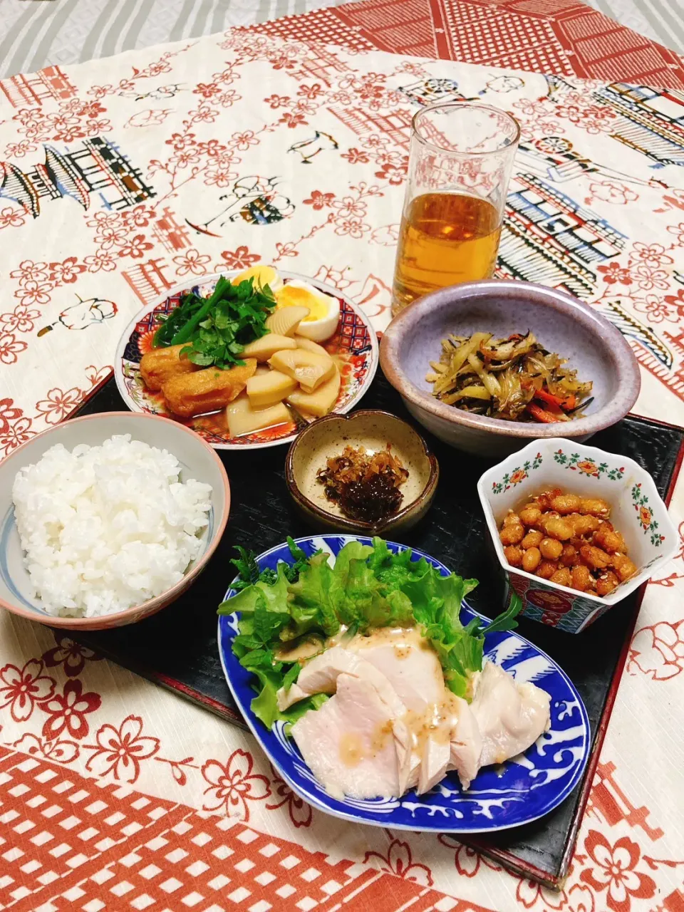 Snapdishの料理写真:grandmaの晩ごはん☆ 今夜は筍の煮物、ジャガイモとヒジキのキンピラ、揚げ大豆、鶏ハムで頂きます|kaoriさん