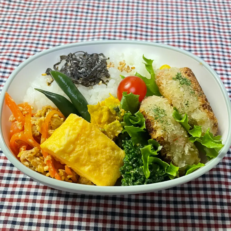 Snapdishの料理写真:コロッケ夜勤弁当(娘)☆4月19日|kaoriさん