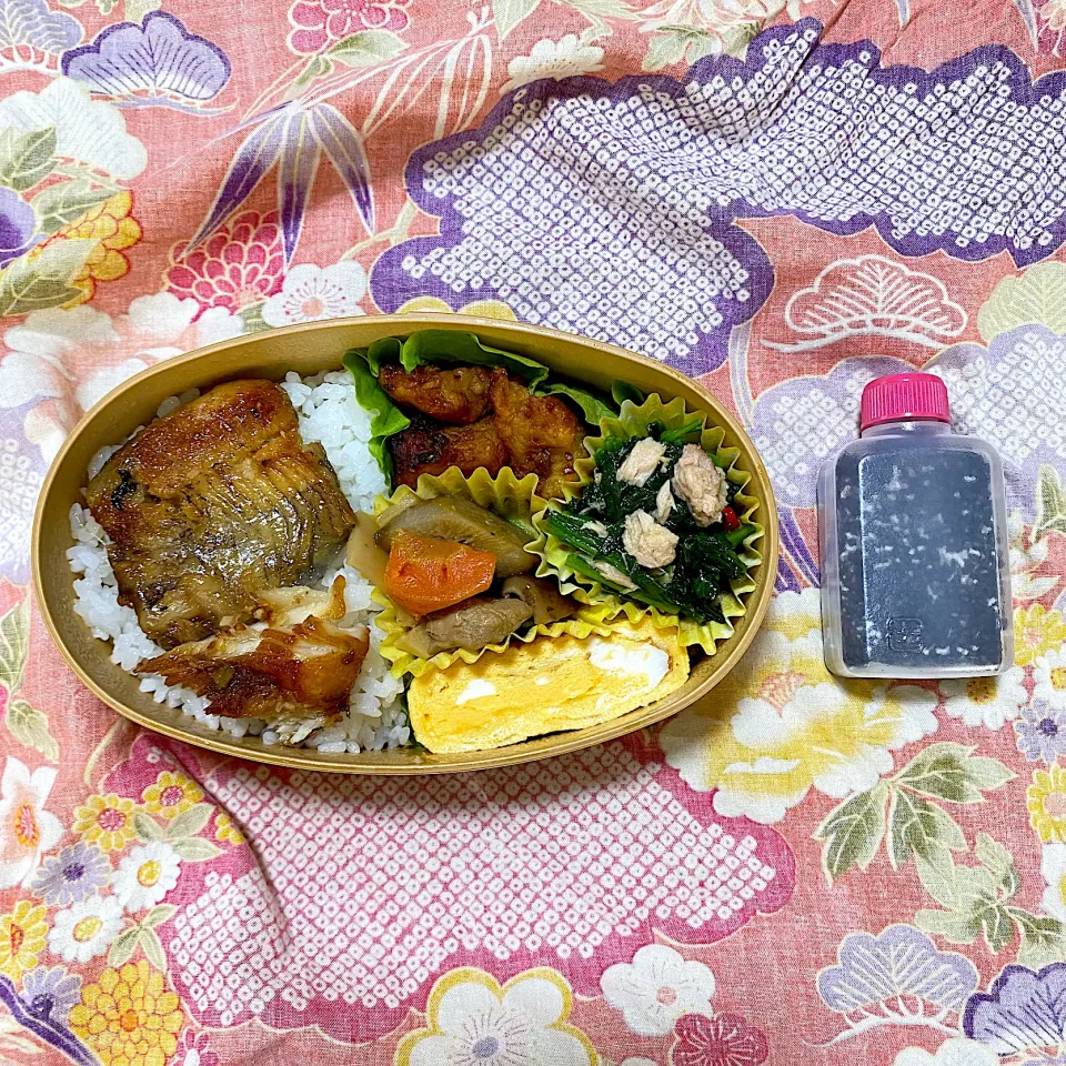 ブリカマ煮付けチョビ乗せ弁当|にょるりさん