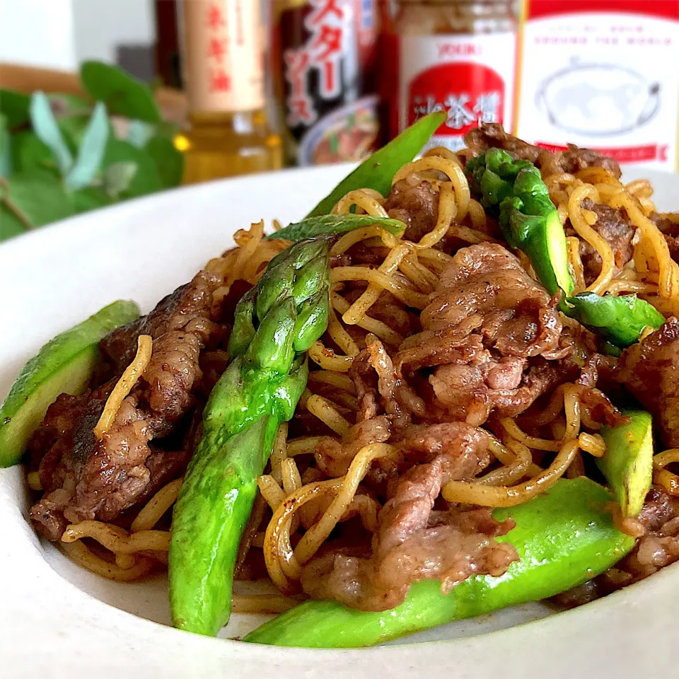 牛肉とアスパラの台湾風焼きそば|みずほさん