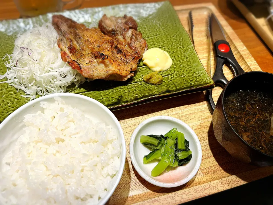 豪快！鶏ももの岩塩焼き定食 ¥869|Blue Moon Caféさん