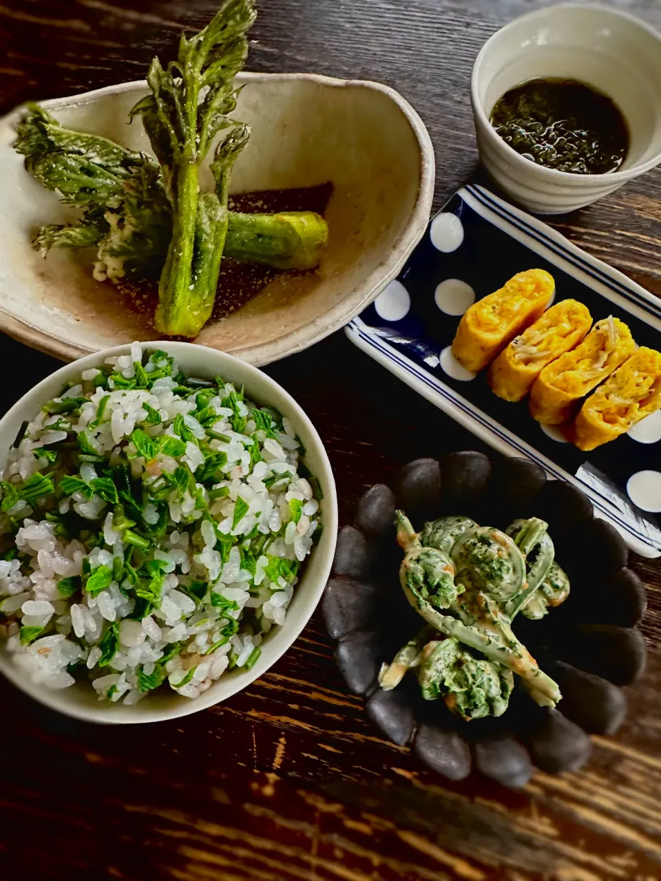 Snapdishの料理写真:春定食（コシアブラの混ぜご飯・こごみの粒みそ山葵マヨ和え・タラの芽の天ぷら）|KOZUEさん