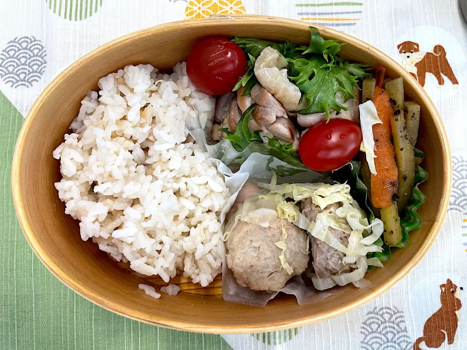 たけのこご飯、焼鳥、キャベツシューマイ、きんぴらさつまいも🍱|なお🅿️さん