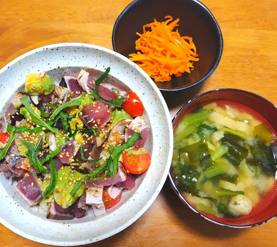 2024 0418　カツオとアボカドのポキ丼　にんじんの生姜きんぴら　小松菜と油揚げのお味噌汁|いもこ。さん