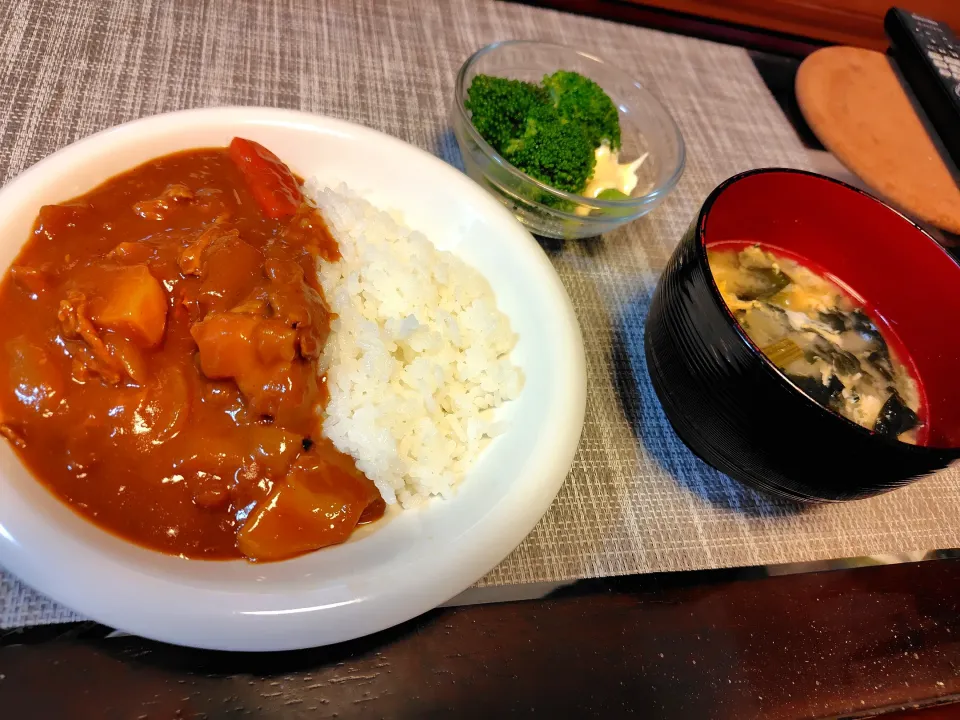 カレーライス
ブロッコリー
ほうれん草と卵の味噌汁|takacさん