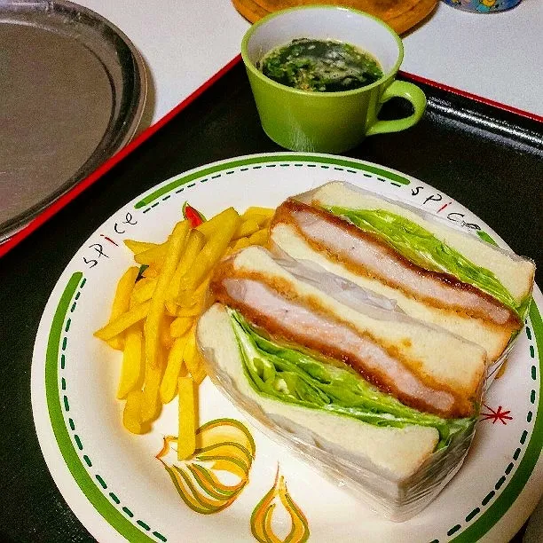 Snapdishの料理写真:自家製　カツサンド。

ふざけた晩ごはんだ!|ariyo4200さん