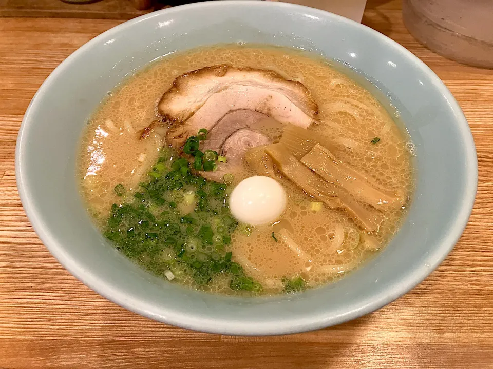 Snapdishの料理写真:(家系)醤油ラーメン(太麺)|しのぶさん