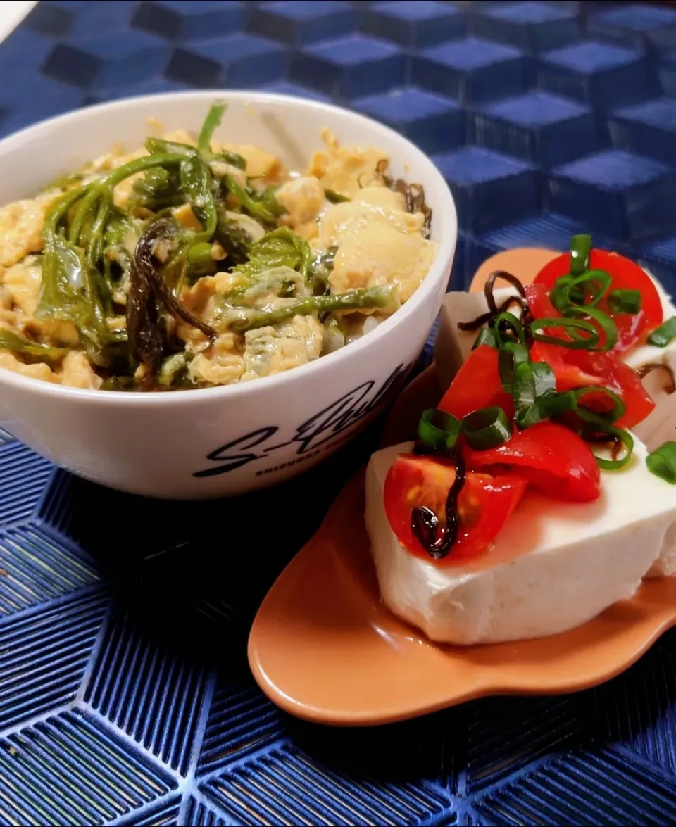 たらの芽としらすの卵とじ小丼
とまとな奴🍅|マギーさん