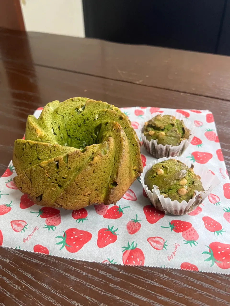 抹茶とホワイトチョコチップのケーキとマフィン|TOMOさん