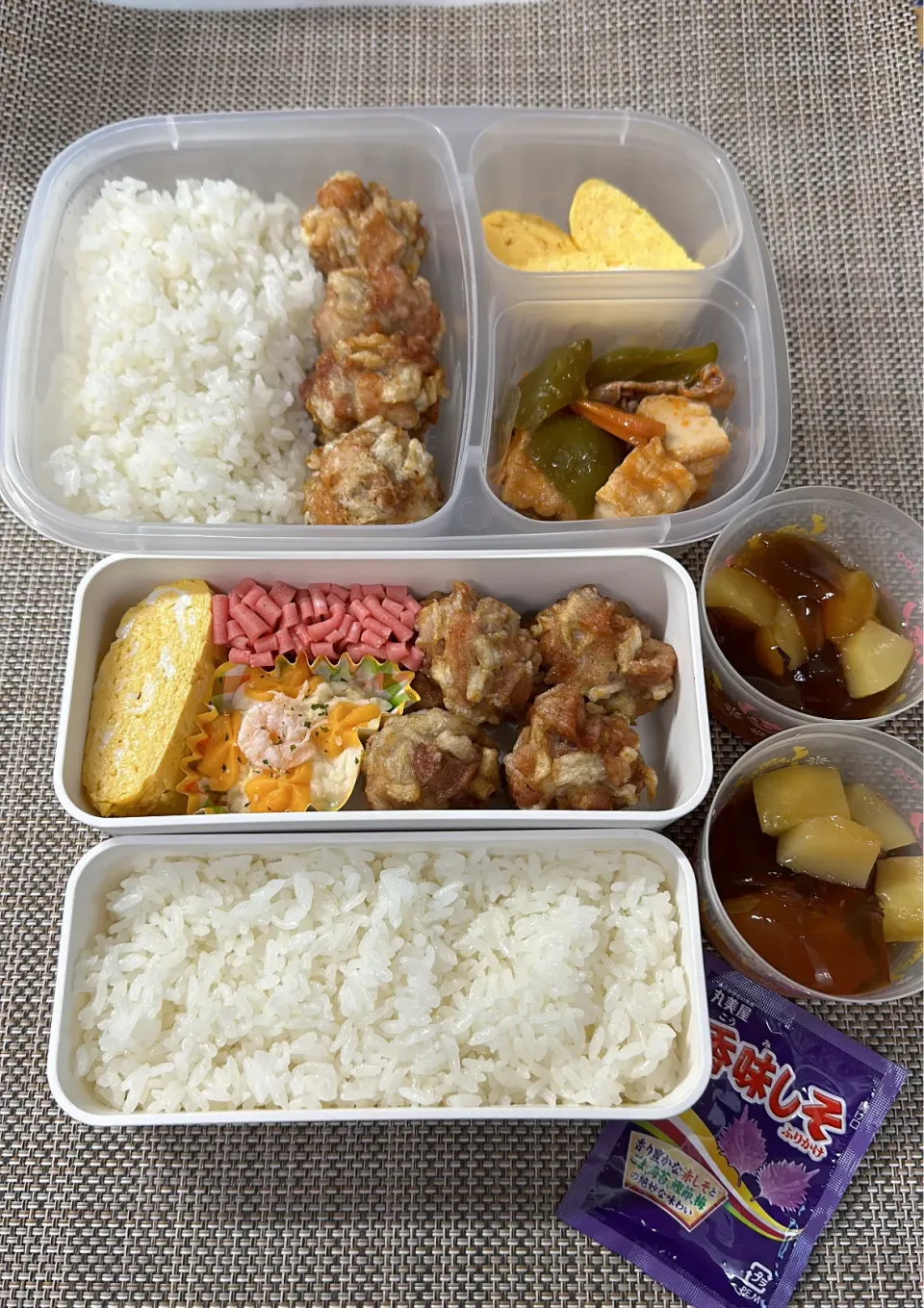 Snapdishの料理写真:鶏ごぼう唐揚げ弁当。娘、旦那さん弁当。|ゆーこ。さん