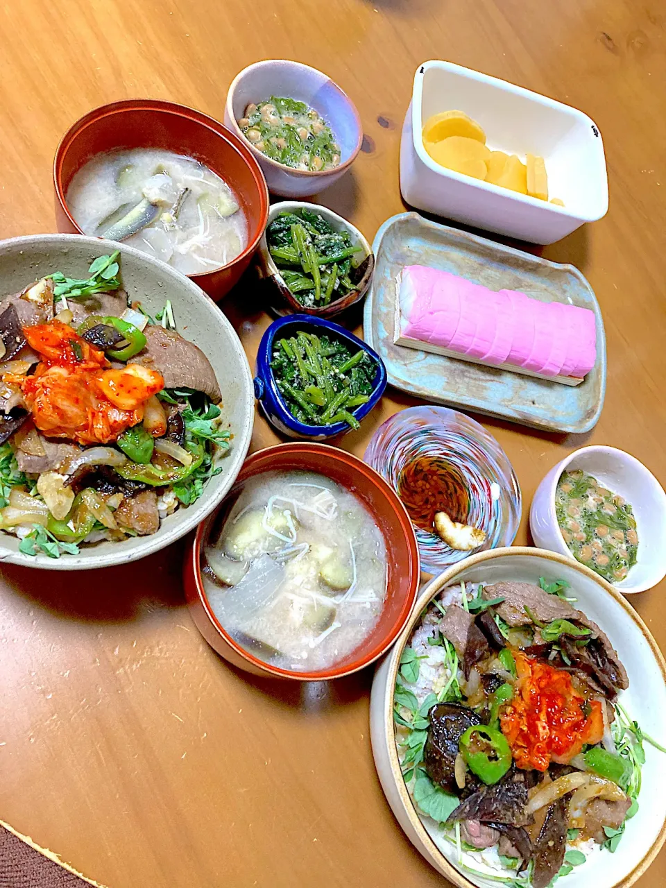 和牛ヒレステーキ丼♡茄子の円熟お味噌汁♡いたわさ♡ほうれん草のお浸し♡エラグ酸納豆メカブ♡糠漬けたくわん|さくたえさん