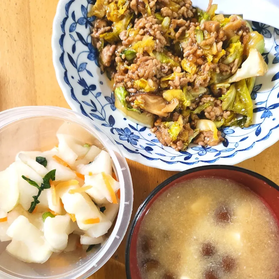 キャベツと豚ひき肉の和風サンラー、なめこと豆腐の味噌汁|さきさん