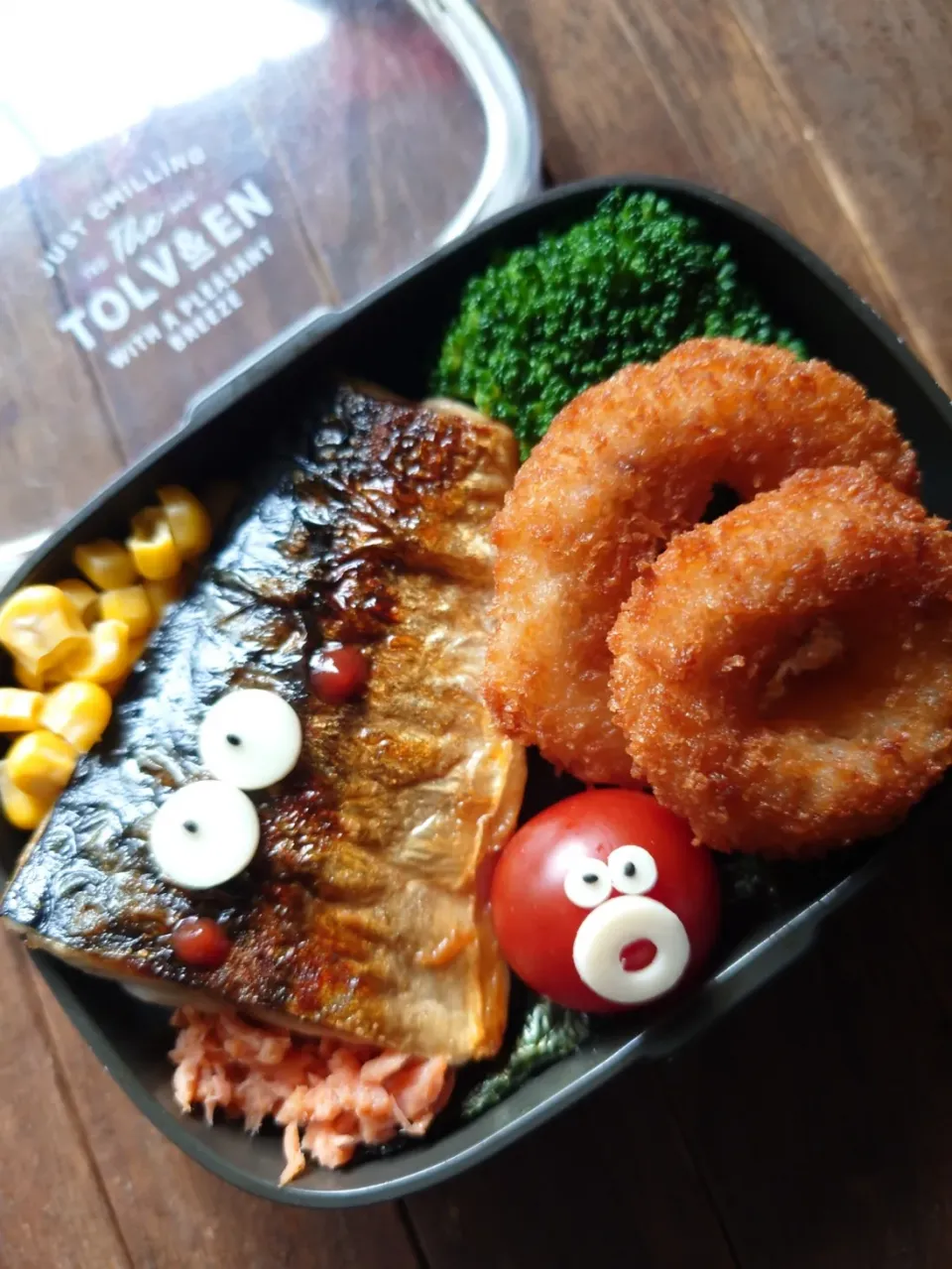 Snapdishの料理写真:漢の…次女用🍱サバの塩焼きとイカリングの海苔弁当|ᵏᵒᵘさん