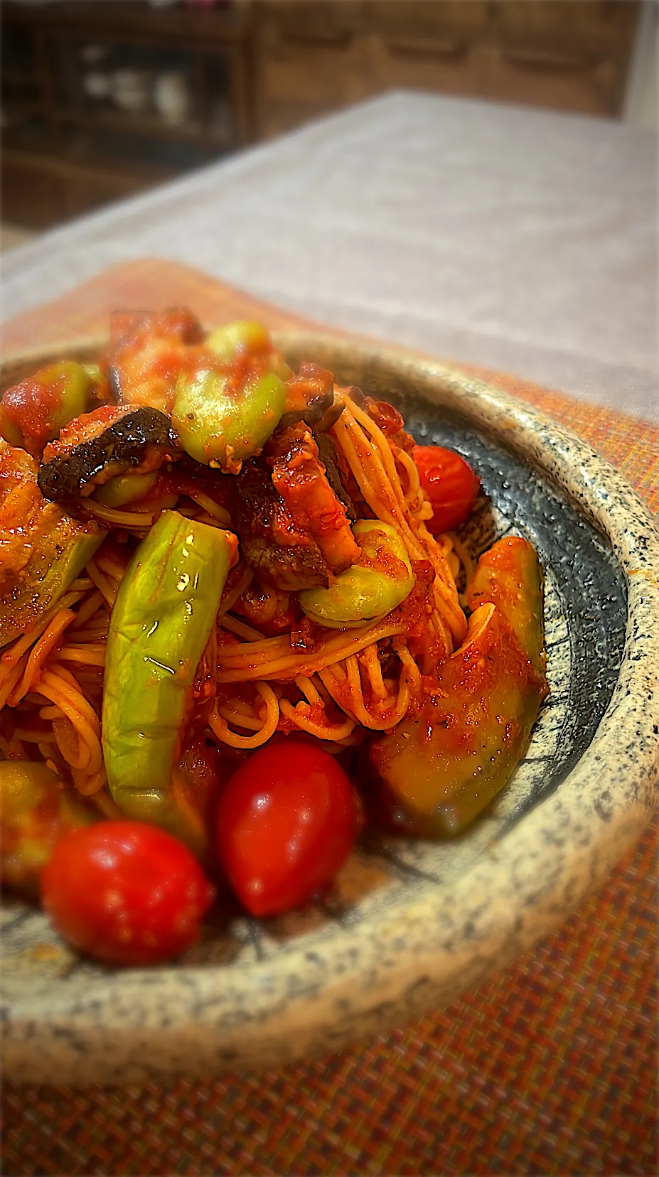 翡翠茄子とそら豆のトマトソースパスタ|Yochipyさん