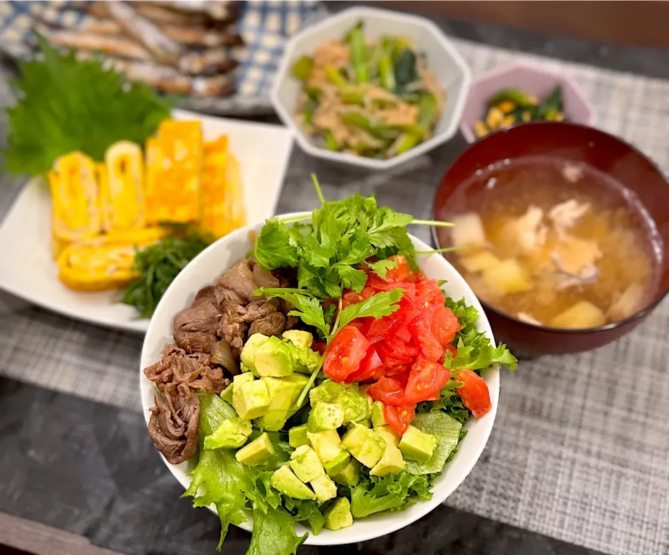 牛サラダ丼🥗|こりちゃんさん