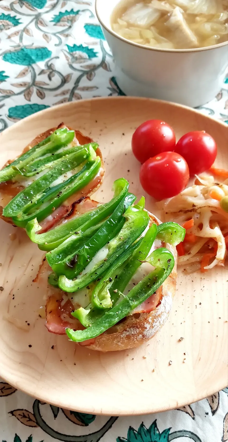 Snapdishの料理写真:☆Yumi☆さんの料理 shikaさんの ピーマン好きに贈るピーマントースト|きつねさん