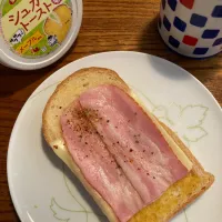 Snapdishの料理写真:ピザ風トースト|まきてふぅさん