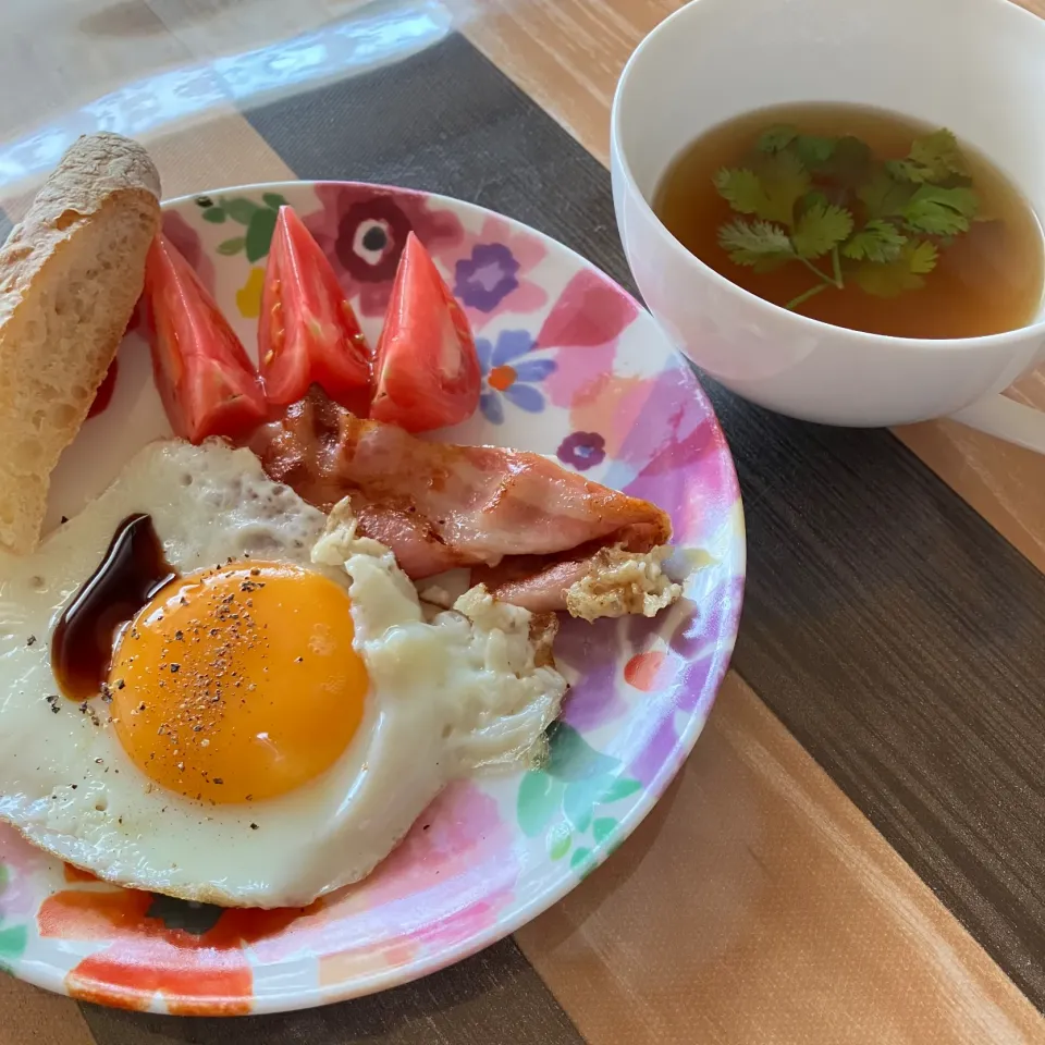 Snapdishの料理写真:目玉焼きにはオイスターソース|はるさん