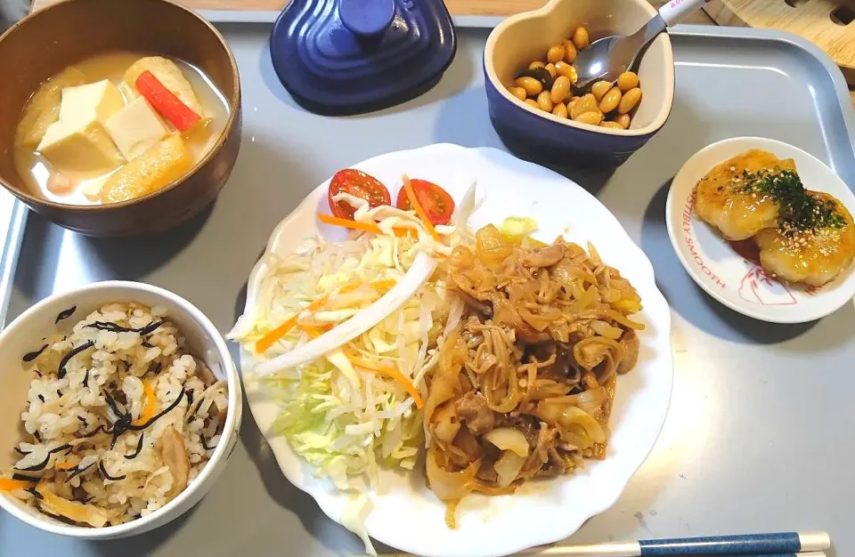 大根餅
豚こまの甘辛炒め
ひじきごはん
味噌汁
煮豆|さゆさん