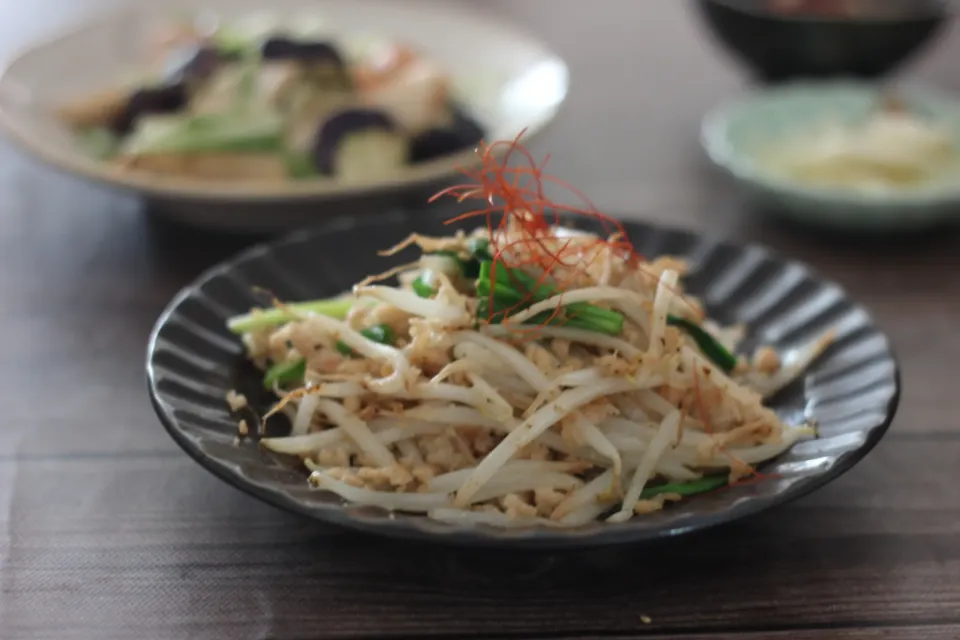 もやしと大豆ミートミンチの行者にんにく炒め|ちいさなしあわせキッチンさん