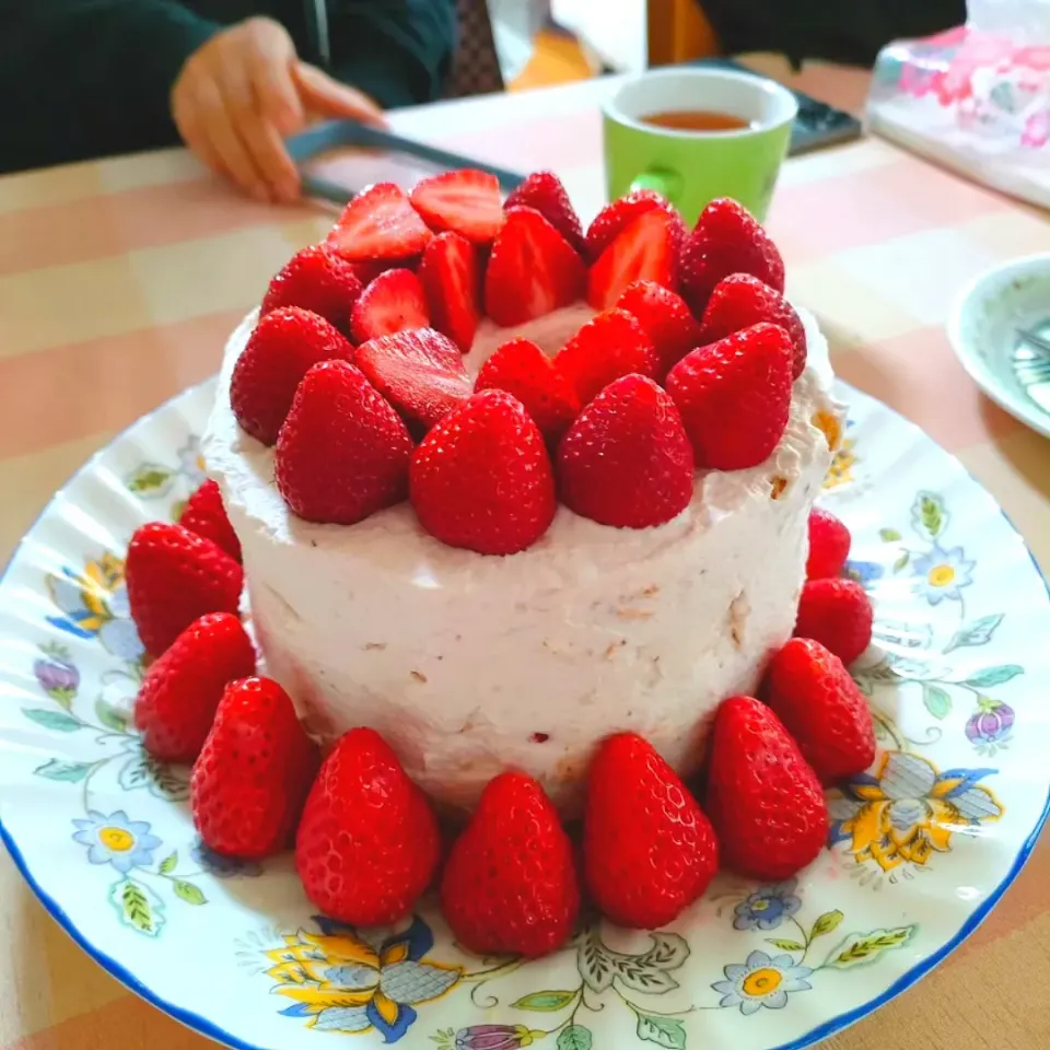 プレーンしふぉんけーき14cmいちご🍓デコレーション|うさくまさん