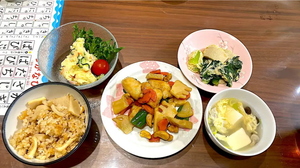 筍ごはん　筍とササミのカシューナッツ炒め　豆腐としめじのかき玉スープ　高野豆腐と小松菜の卵とじ　ポテトサラダ|おさむん17さん