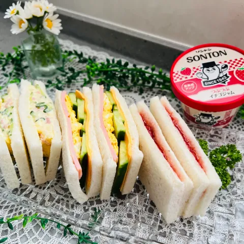 「ファミリーカップ つぶつぶイチゴジャム」を使ってみたSnapdishの料理・レシピ写真:「サンドイッチ」