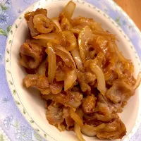 Snapdishの料理写真:豚肉とたまねぎの味噌炒め|hnmomamさん