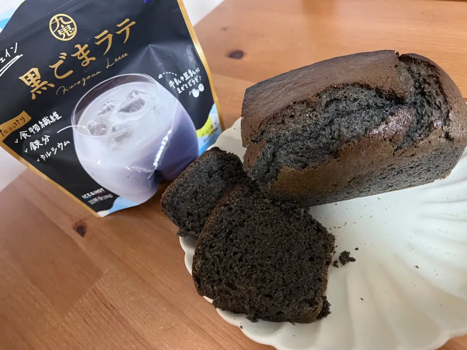 Snapdishの料理写真:黒ゴマパウンドケーキ⭐︎|Mさん