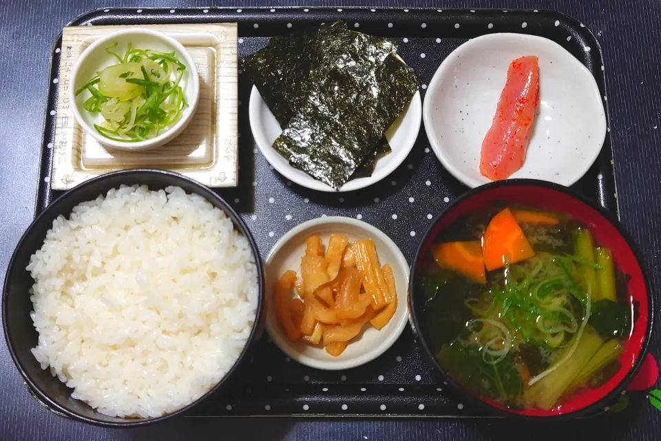 今日の朝ごはん（ごはんは高知県産コシヒカリ、辛子明太子、味付け海苔、納豆、江戸菜（小松菜）と人参のみそ汁、割干大根漬）|Mars＠釜飯作り研究中さん