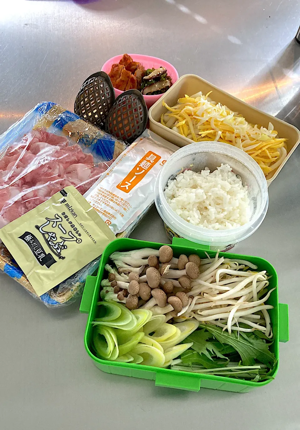 R6.4/27  𝘚𝘶𝘯.   ·͜·♡スープしゃぶしゃぶ弁当＆牛肉ぶっかけうどん弁当👨🏻‍🍳|hamakoさん