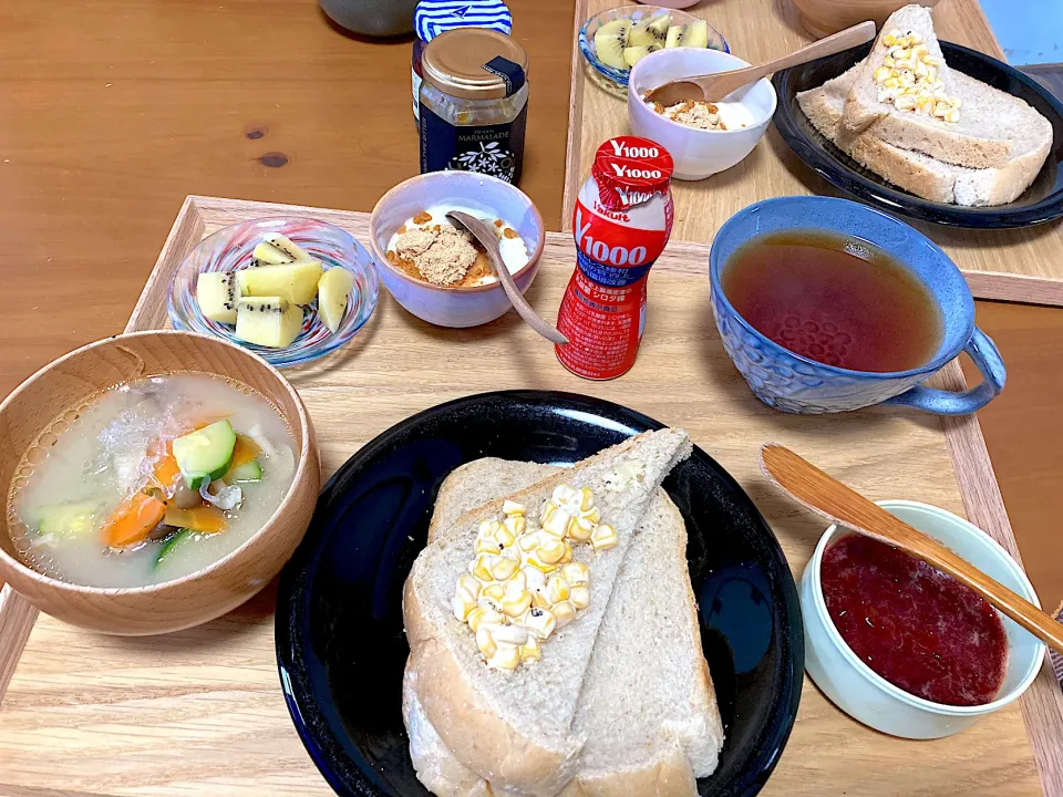 Snapdishの料理写真:GW初日のゆっくり朝ごはん☺︎☺︎叔母の庭で摘んできた🍒で作ったジャムうまうま😋|さくたえさん